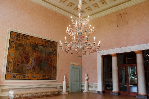 Il grande salone al primo piano della Villa 