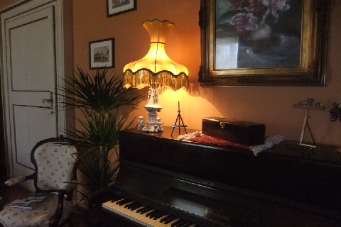 la sala d'ingresso e il pianoforte